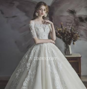 http://limwstory.com/wp-content/uploads/2018/10/korea-wedding-dress-1-356x364.jpg