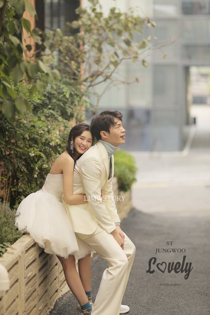http://limwstory.com/wp-content/uploads/2018/12/korea-pre-wedding-package-16-683x1024.jpg
